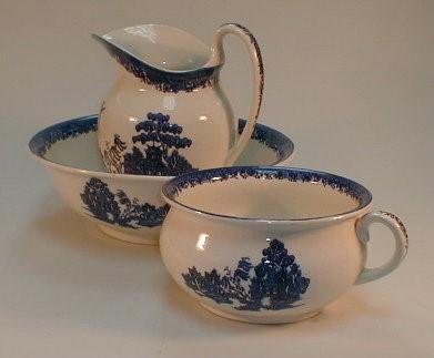 A willow pattern wash bowl