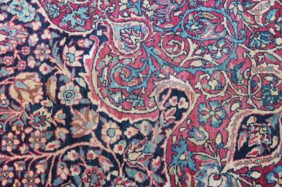 A fine old Persian carpet - 4