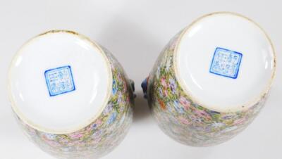 A pair of Chinese porcelain vases - 6