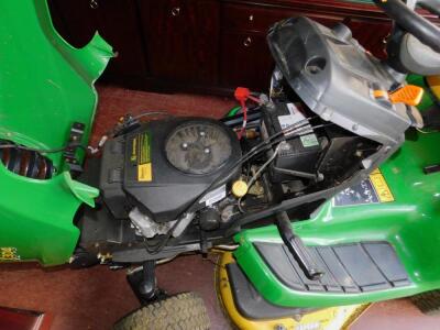 A John Deere X304 ride on lawn mower - 2