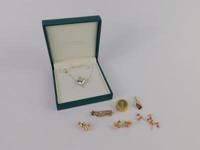 A 9ct gold £1 charm