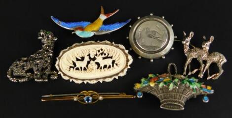 Various costume brooches