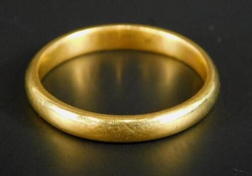 A 22ct gold wedding band