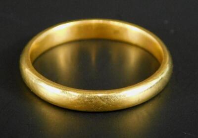 A 22ct gold wedding band