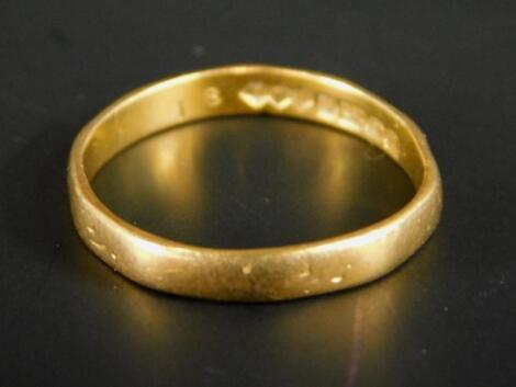 A 22ct gold wedding band