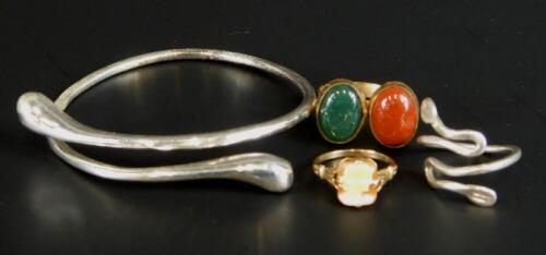 Four items of modern costume jewellery