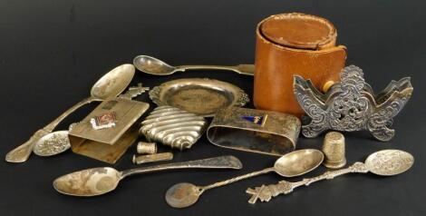 A collection of small silver and plate