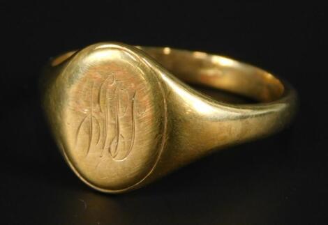 A 9ct gold signet ring