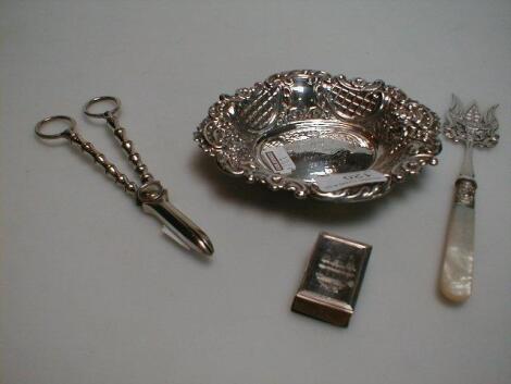 A modern silver oval pin tray