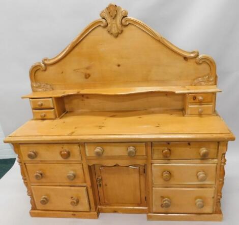 A Lincolnshire type Victorian pine dresser