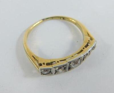 An Art Deco diamond five stone ring - 3