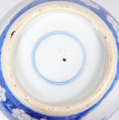 A Chinese porcelain blue and white ginger jar and cover - 6