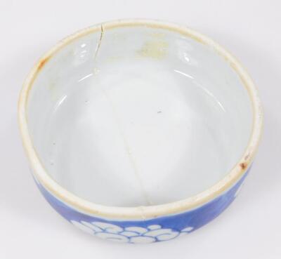 A Chinese porcelain blue and white ginger jar and cover - 8