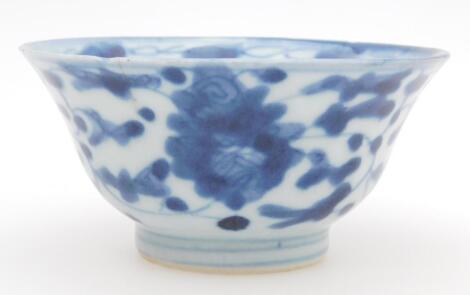 A Chinese porcelain tea bowl