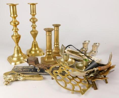 A collection of brass and other metalware