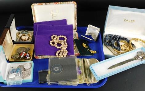 A quantity of modern costume jewellery