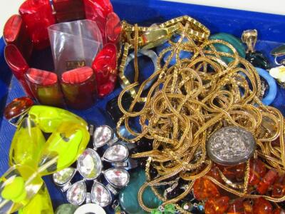 A quantity of modern costume jewellery - 5