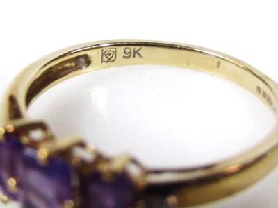 A 9ct gold dress ring - 2