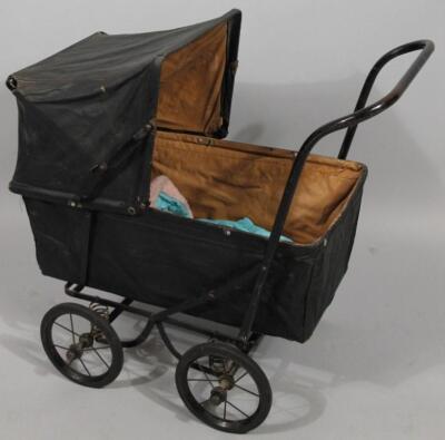 An early 20thC child's pram