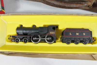 Various Tri-ang Hornby 00-gauge locomotives - 2