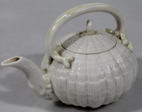 An early 20thC Belleek shell pattern teapot