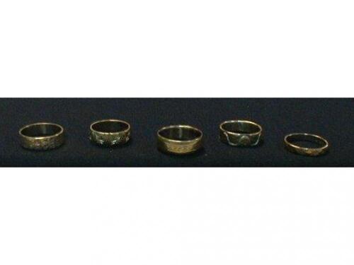 Five patterned 9ct gold wedding bands