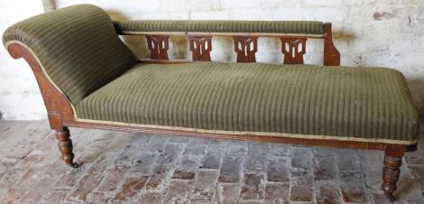 An Edwardian walnut framed chaise longue