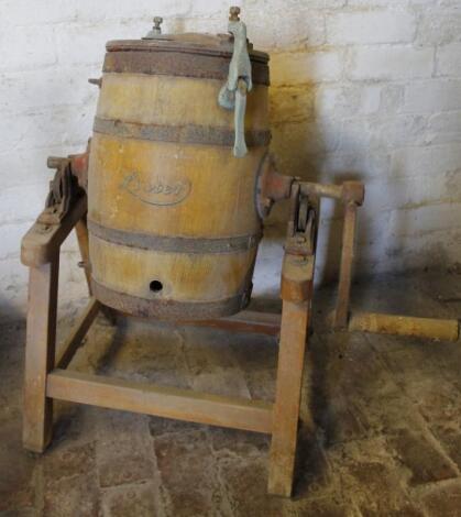 An early 20thC butter churn