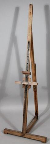 An early 20thC easel