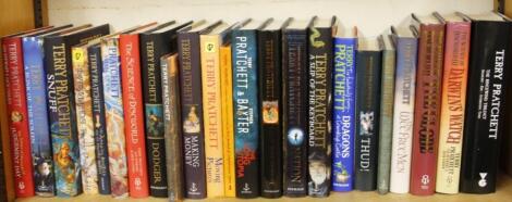 Pratchett (Terry). Various Discworld and other books