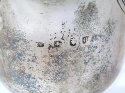 A pair of George III silver sauce boats of large proportion - 3