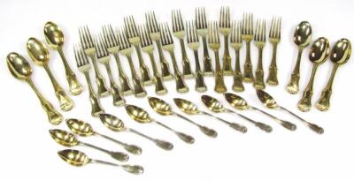 A William IV silver gilt cutlery set