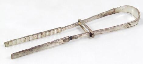 A pair of early 19thC Old Sheffield Plate asparagus tongs