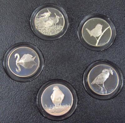 A John Pinches slip case of thirty five silver Peter Scott British Bird Medallion coins - 15