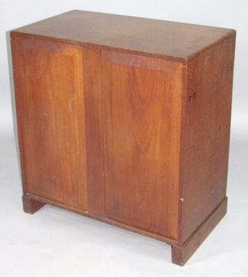 An early 20thC oak Arts and Crafts Cotswold Gimson style side cabinet - 3