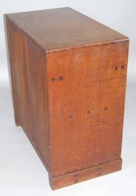 An early 20thC oak Arts and Crafts Cotswold Gimson style side cabinet - 4