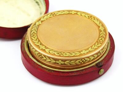 A George III 18ct gold circular box - 3