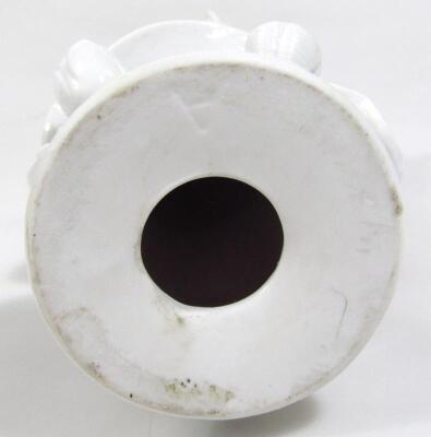 A 19thC Chinese porcelain loving cup with bulbous body and entwined handles - 8