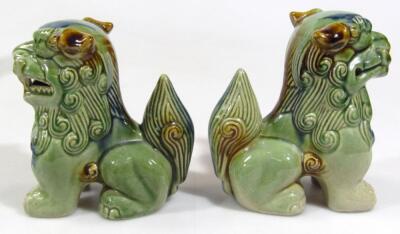 A 19thC Chinese porcelain loving cup with bulbous body and entwined handles - 12