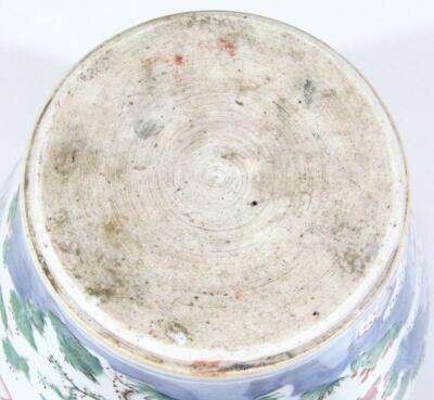 A Chinese porcelain vase - 5