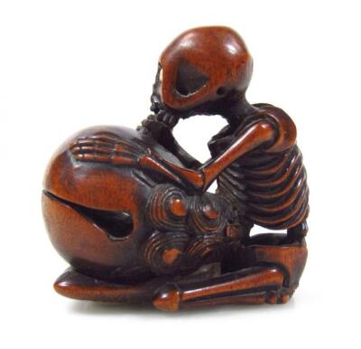 A Meiji period Japanese carved hardwood netsuke - 2