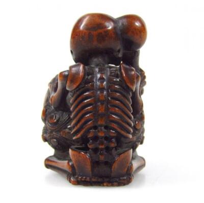 A Meiji period Japanese carved hardwood netsuke - 3