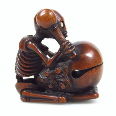 A Meiji period Japanese carved hardwood netsuke - 4