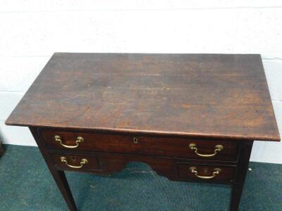 A George II oak and mahogany banded lowboy - 2