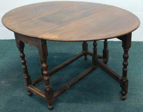 An 18thC oak drop leaf gate leg dining table