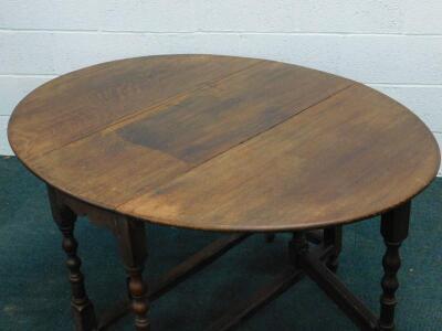 An 18thC oak drop leaf gate leg dining table - 2