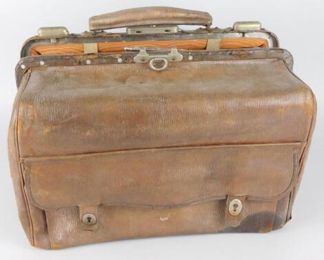 A late 19th/early 20thC Gladstone type bag