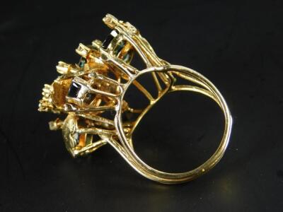 A diamond and sapphire ring - 2