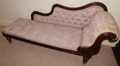 A Victorian mahogany chaise longue