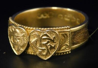 An Edward VII 18ct gold memorial ring